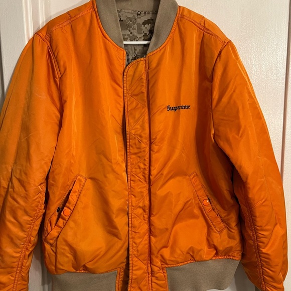 Supreme reversible Digi camo jacket. See pictures for measurements. - Picture 4 of 9